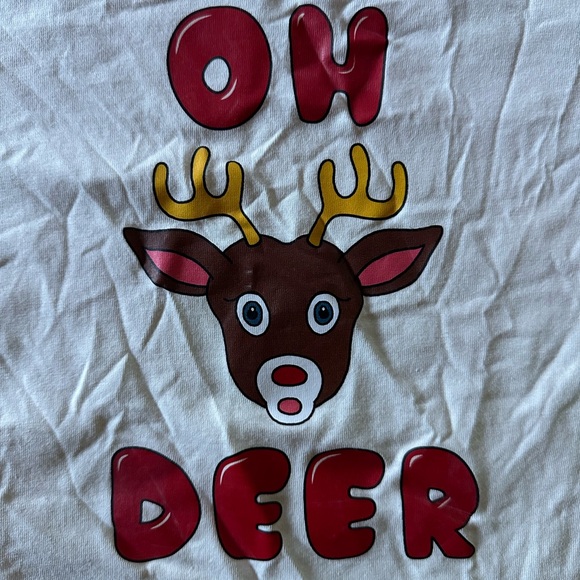 ๐ Oh Deer ๐ฆ Christmas t-shirt size small - Picture 2 of 5